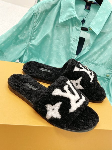 Louis Vuitton New furry slippers series lamb wool