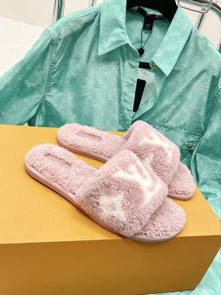 Louis Vuitton New furry slippers series lamb wool