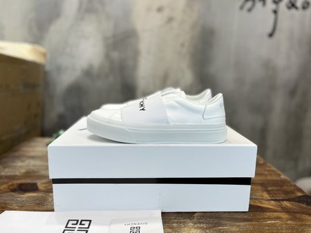 Givenchy Graffiti sneakers, couple models, casual shoes, flat shoes