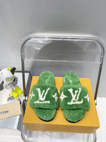 Louis Vuitton Fur slippers