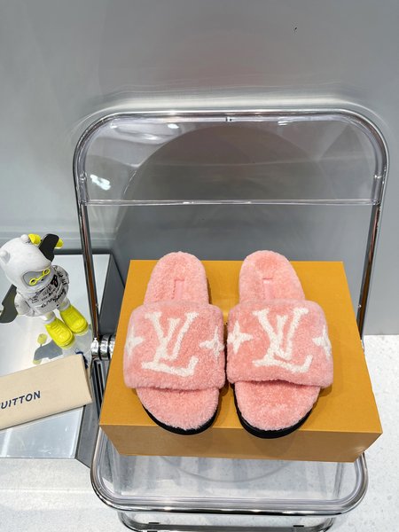 Louis Vuitton Fur slippers