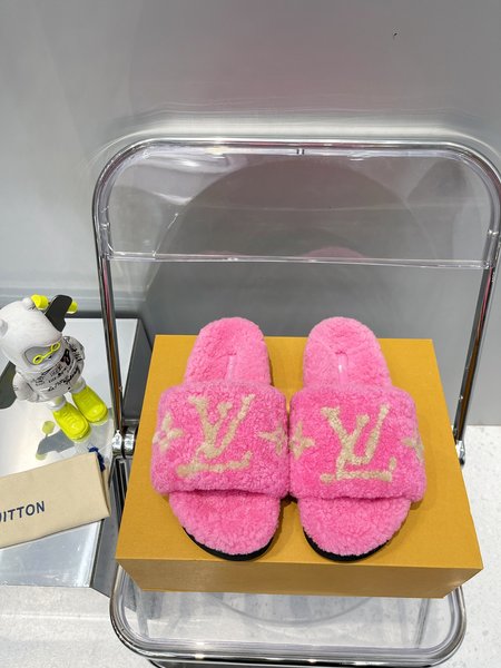 Louis Vuitton Fur slippers