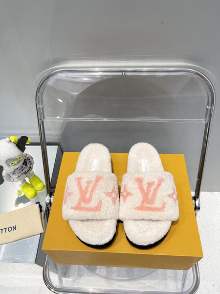 Louis Vuitton Fur slippers