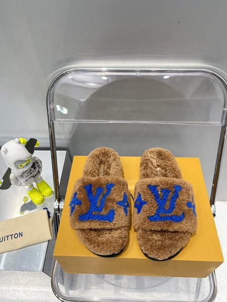 Louis Vuitton Fur slippers