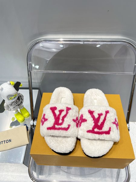 Louis Vuitton Fur slippers