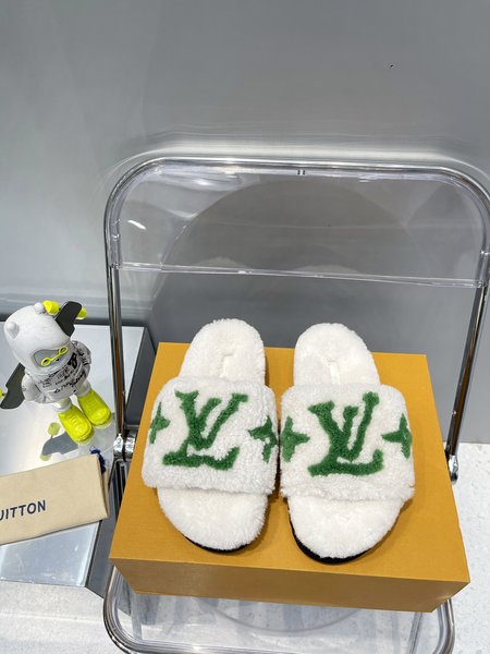 Louis Vuitton Fur slippers