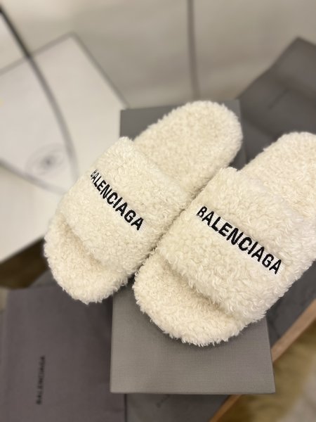 Balenciaga logo embroidered wool slippers