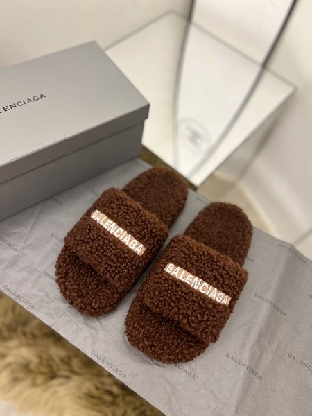 Balenciaga logo embroidered wool slippers