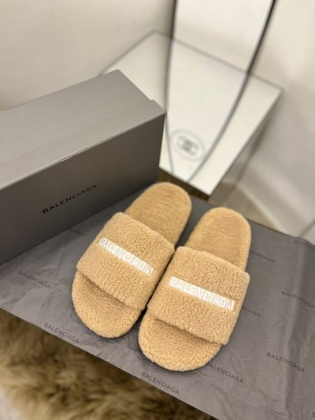 Balenciaga logo embroidered wool slippers