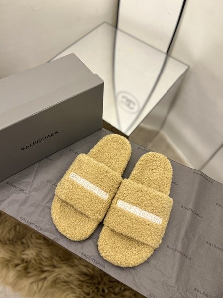 Balenciaga logo embroidered wool slippers