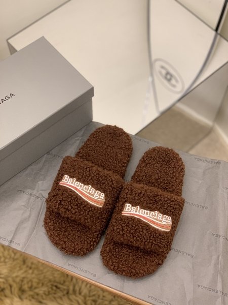 Balenciaga logo embroidered wool slippers