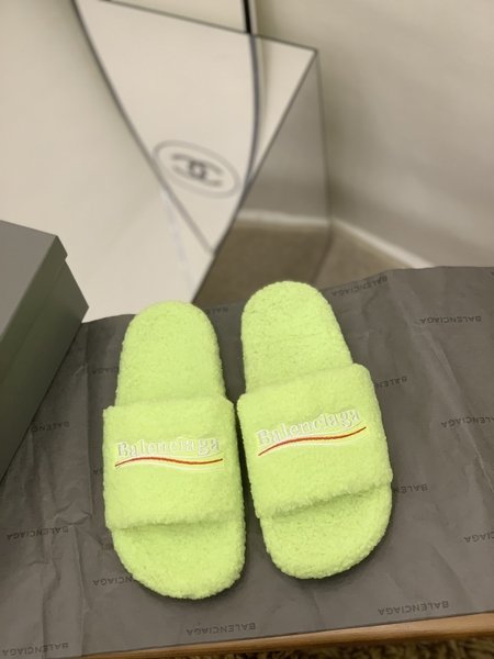 Balenciaga logo embroidered wool slippers