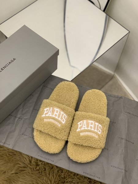 Balenciaga logo embroidered wool slippers