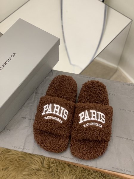 Balenciaga logo embroidered wool slippers