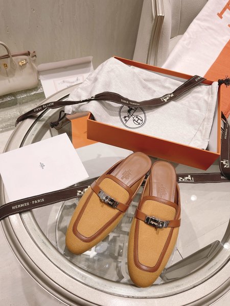 Hermes Mini Kelly buckle half slide in calfskin