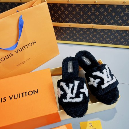 Louis Vuitton small heel fur slippers