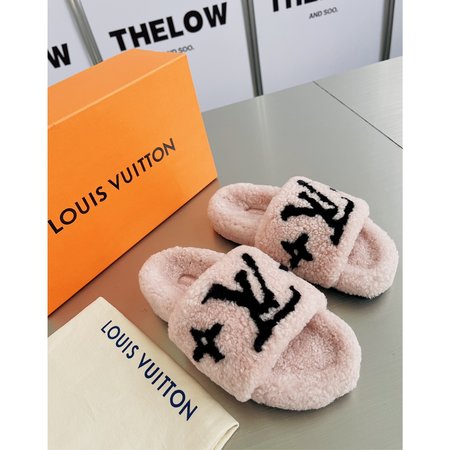 Louis Vuitton Wool slippers top quality