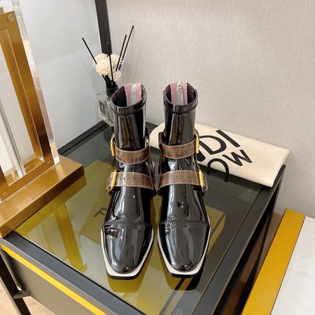 Fendi Stretch patent leather boots F Frame series