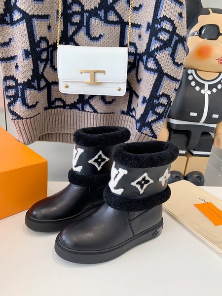 Louis Vuitton snow boots