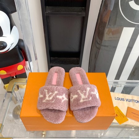 Louis Vuitton flat wool slippers