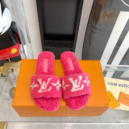 Louis Vuitton flat wool slippers