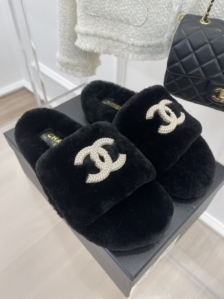 Chanel CC spadrilles straw flip flops