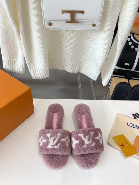 Louis Vuitton casual fur slippers