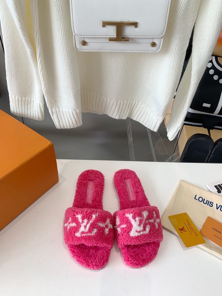 Louis Vuitton casual fur slippers