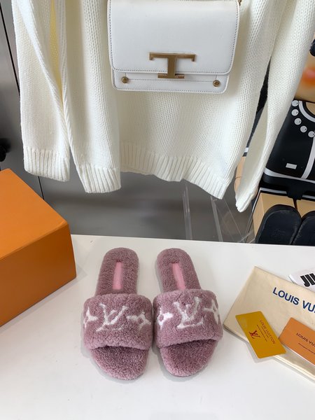 Louis Vuitton casual fur slippers