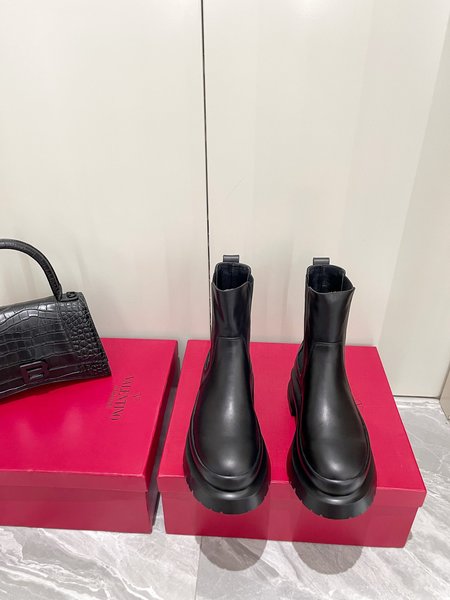 Valentino Valentino horse spike boots