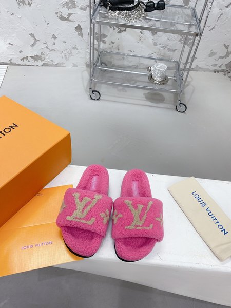 Louis Vuitton flat wool slippers