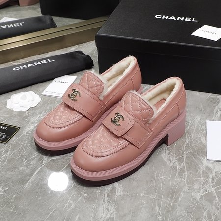 Chanel Cowhide loafers with diamond pattern