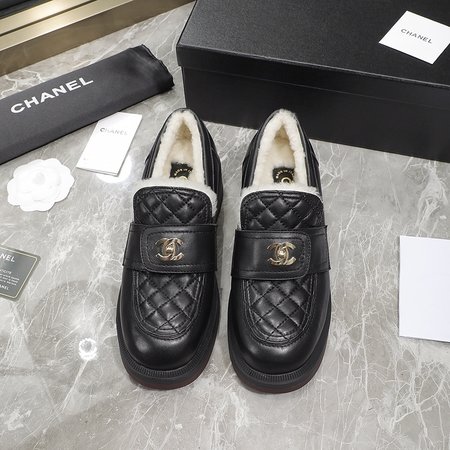 Chanel Cowhide loafers with diamond pattern