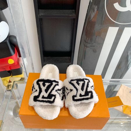 Louis Vuitton Fur slippers