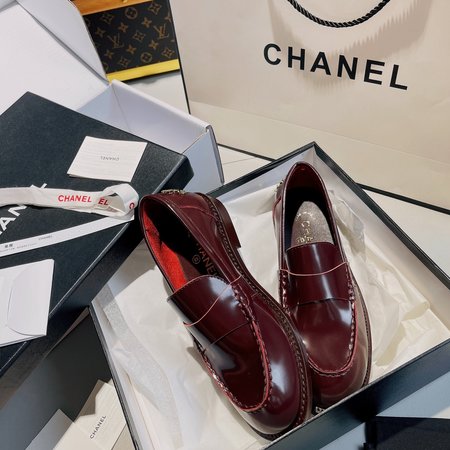 Chanel simple loafers