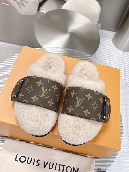Louis Vuitton flat sandals