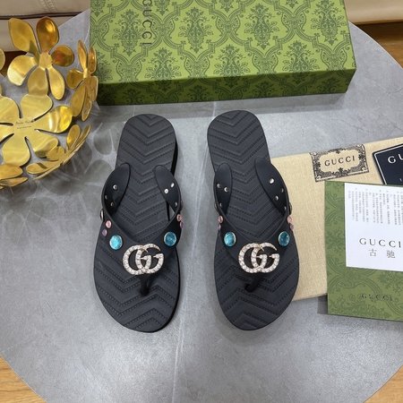 Gucci GG Logo slippers