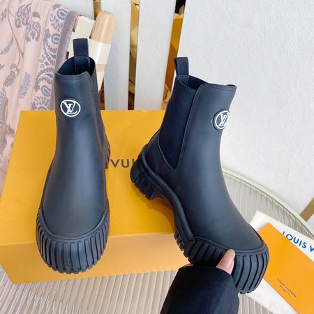 Louis Vuitton short boots