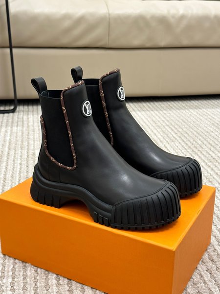 Louis Vuitton short boots