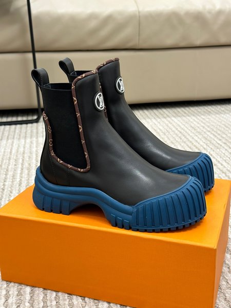 Louis Vuitton short boots