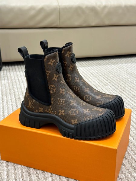 Louis Vuitton short boots