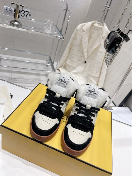 Fendi Casual Shoes/Sneakers/Flat Shoes