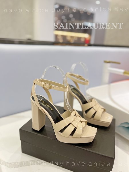 Saint Laurent High heel