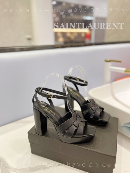 Saint Laurent High heel