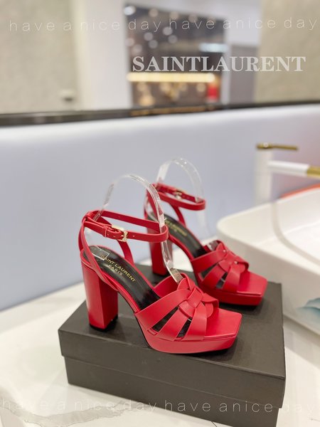 Saint Laurent High heel