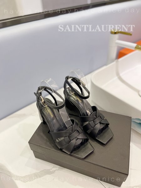 Saint Laurent High heel