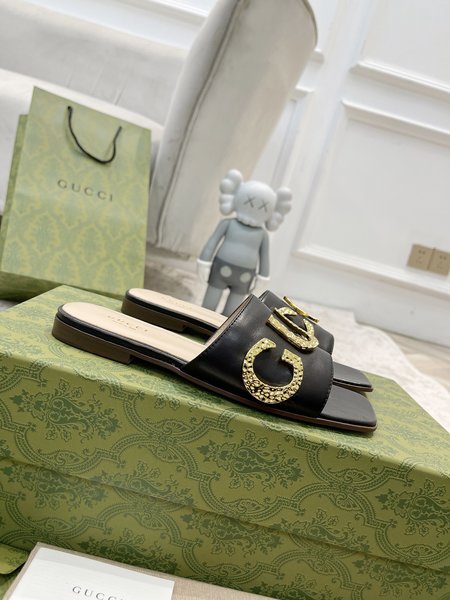 Gucci flat summer slippers