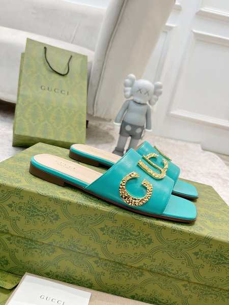 Gucci flat summer slippers