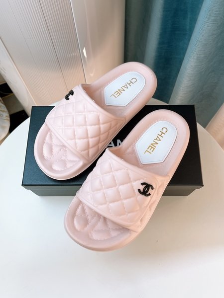 Chanel flat mop