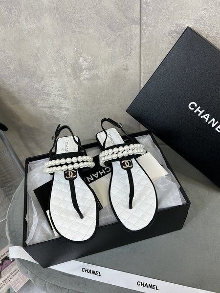 Chanel CC thong sandals